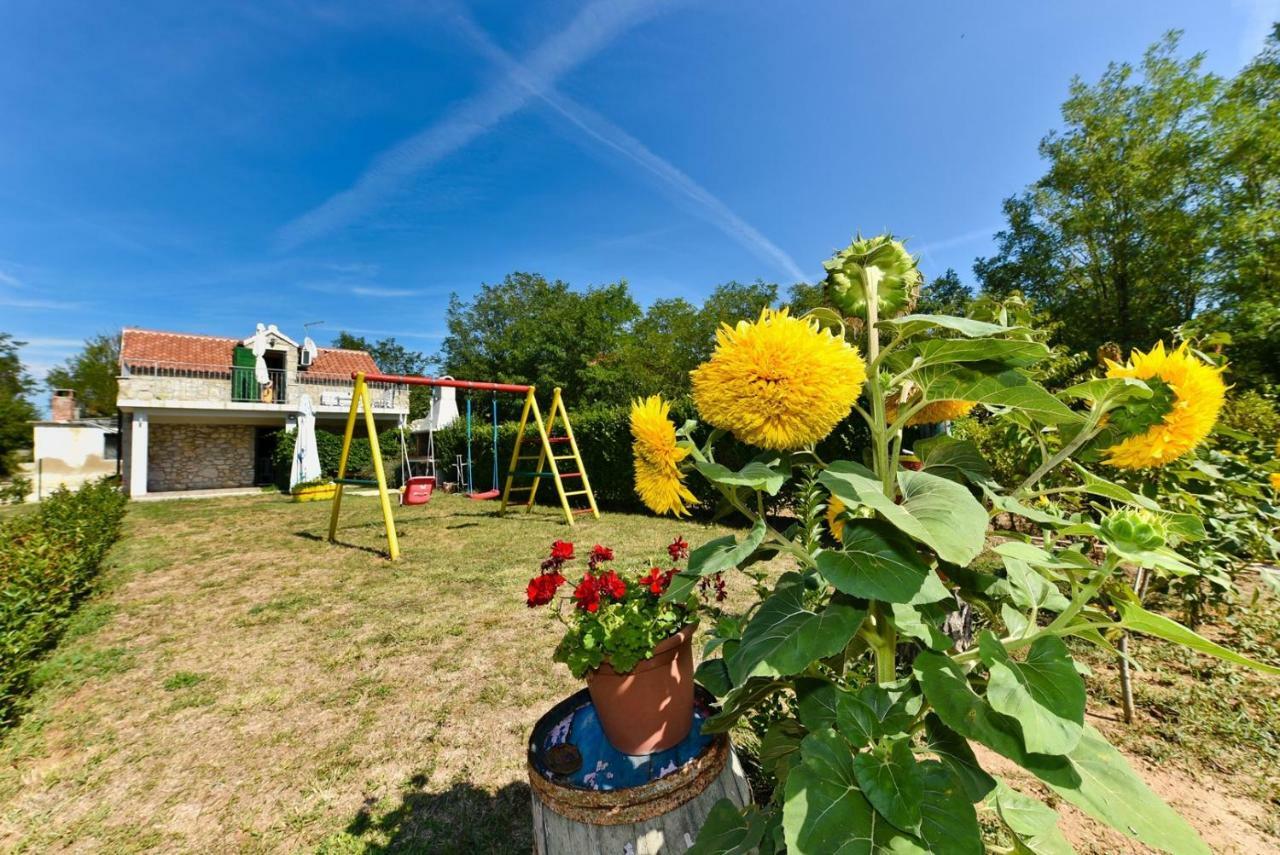 Villa Romantic Pet Friendly House Orhideja - By Tourist Agency Leut Privlaka  Exterior foto